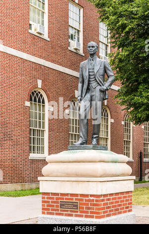 DEARBORN, MI/USA - 16. JUNI 2018: Henry Ford statue am Henry Ford (THF), am Greenfield Village, in der Nähe von Detroit, Michigan. Stockfoto