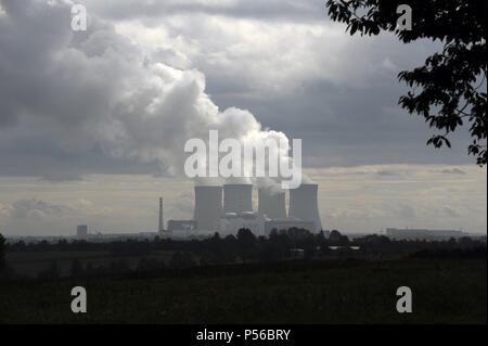 AKW Temelin. Temelin. Tschechische Republik. Der Bau begann 1981. Kühltürme in Temelin NPP. Stockfoto