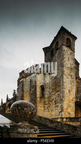 Tomar, Portugal - 10. Juni 2018: Eingang zum Kloster aus dem 12. Jahrhundert von Tomar im manuelinischen Stil - Tomar, Portugal - UNESCO-Welterbe Ref: 265 Stockfoto