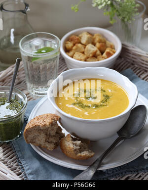 Butternut-Kürbis-Suppe Stockfoto