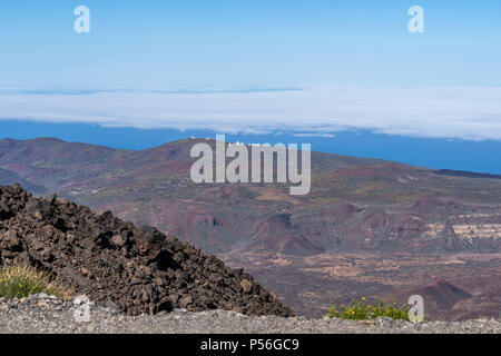 Gipfel des Teide, Teneriffa. Wanderer genießen Sie den spektakulären Sonnenuntergang und Teide der Schatten über dem Horizont von Altavista Zuflucht. Stockfoto