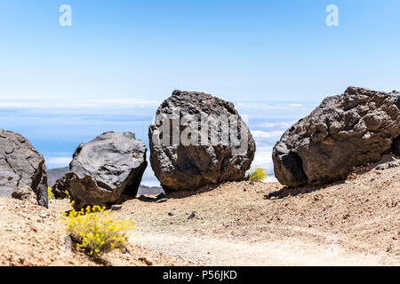 Kanarische Inseln, Teneriffa, Teide Nationalpark, vulkanische Eier um die Landschaft verstreut Stockfoto