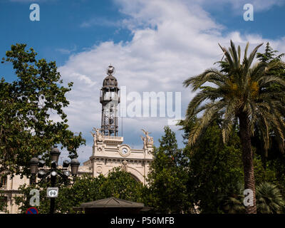 Kamerafahrt auf dem Postgebäude in Valencia, Spanien Stockfoto