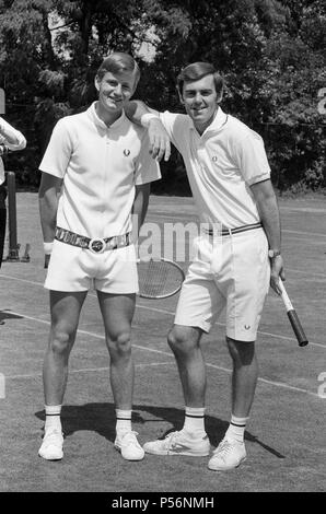 Vor Wimbledon im Hurlingham Club. Unisex Mode von Fred Perry. 21. Juni 1970. Stockfoto