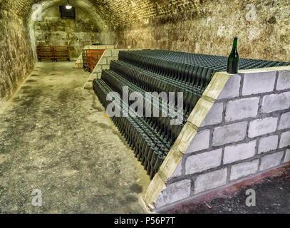 Sekt Keller der berühmten Ungarischen Törley Champagnerfabrik. Törley Sekt stammt aus fast 150 Jahren, fertigt 10-12 Millionen bottl Stockfoto