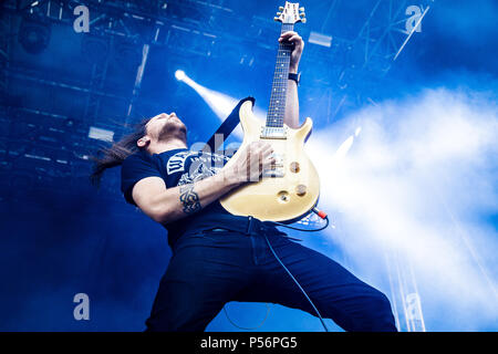 Dänemark, Kopenhagen - Juni 21., 2018. Die amerikanische heavy metal band Tremonti führt ein Live Konzert in der dänischen Heavy Metal Festival Copenhell 2018 in Kopenhagen. Hier Gitarrist Eric Friedman ist live auf der Bühne gesehen. Photo Credit: Gonzales Foto - Peter Troest). Stockfoto