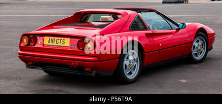 Einen klassischen roten Ferrari 328 GTS Sport Auto Stockfoto