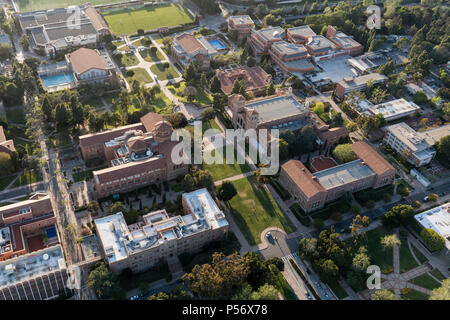 Los Angeles, Kalifornien, USA - 18. April 2018: Luftaufnahme der historischen Architektur auf der malerischen UCLA Campus in der Nähe von Westwood. Stockfoto