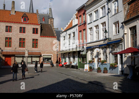 Huidenvettersplein, Brugge, Belgien: einen schönen kleinen Platz in der Nähe des Zentrum, Restaurants und Cafés umgeben Stockfoto