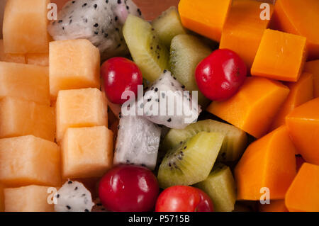Frischer gemischter Obstsalat, gesunde Nahrung. Stockfoto