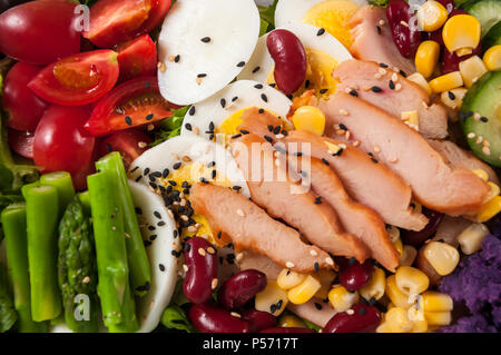 Salat mit Schinken Stockfoto