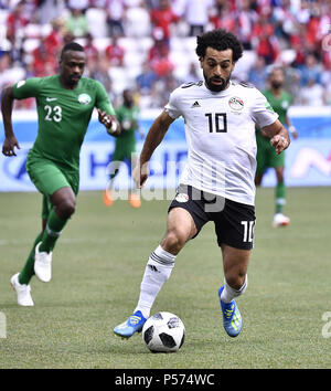 Wolgograd, Russland. 25. Juni 2018. Mohamed Salah von Ägypten konkurriert während der 2018 FIFA World Cup Gruppe ein Match zwischen Saudi-Arabien und Ägypten in Wolgograd, Russland, 25. Juni 2018. Credit: Chen Yichen/Xinhua/Alamy leben Nachrichten Stockfoto