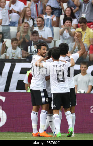 Wolgograd, Russland. 25. Juni 2018. Ägypten Spieler feiern ihren 1. Ziel während der FIFA WM 2018 Gruppe ein Fußballspiel zwischen Saudi-Arabien und Ägypten an der Arena in Wolgograd Wolgograd, Russland, 25. Juni 2018. Credit: Ahmed Ramadan/dpa/Alamy leben Nachrichten Stockfoto