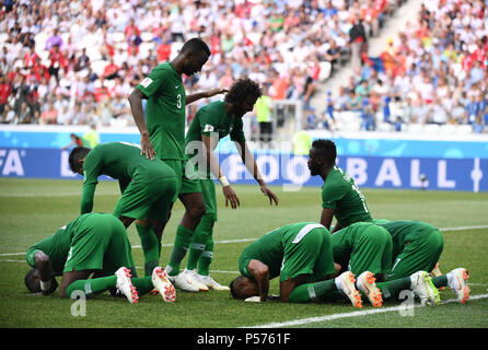 Wolgograd, Russland. 25. Juni 2018. Spieler von Saudi-arabien feiern zählen während der 2018 FIFA World Cup Gruppe ein Match zwischen Saudi-Arabien und Ägypten in Wolgograd, Russland, 25. Juni 2018. Credit: Li Ga/Xinhua/Alamy leben Nachrichten Stockfoto