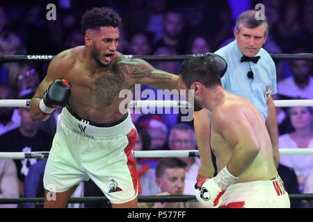 Paris, Frankreich. 25 Jun, 2018. Tony Yoka (fra) während der Boxing event, La Conquete Tony Yoka, Runde 5, heavyweight Boxing Kampf zwischen Tony Yoka (FRA) und Dave Allen (ENG) am 25. Juni 2018 auf Dome de Paris - Palais des Sports in Paris, Frankreich - Foto Laurent Lairys/DPPI Credit: Laurent Lairys/Agence Locevaphotos/Alamy leben Nachrichten Stockfoto