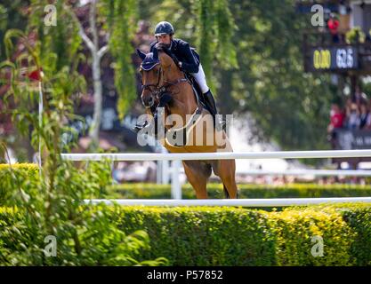 West Sussex, UK. 24 Jun, 2018. Graham Gillespie, Andretti. GBR. Die Al Shira'aa Derby. Die Al Shira'aa Hickstead Derby treffen. Springen. Der All England Parcours. Hickstead. West Sussex. UK. Tag 5. 24.06.2018. Credit: Sport in Bildern/Alamy leben Nachrichten Stockfoto