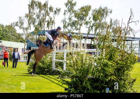 West Sussex, UK. 24 Jun, 2018. Graham Gillespie, Andretti. GBR. Die Al Shira'aa Derby. Die Al Shira'aa Hickstead Derby treffen. Springen. Der All England Parcours. Hickstead. West Sussex. UK. Tag 5. 24.06.2018. Credit: Sport in Bildern/Alamy leben Nachrichten Stockfoto