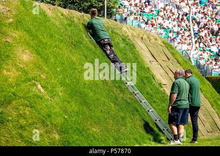 West Sussex, UK. 24 Jun, 2018. Arena Party. Derby Bank Reparaturen. Die Al Shira'aa Derby. Die Al Shira'aa Hickstead Derby treffen. Springen. Der All England Parcours. Hickstead. West Sussex. UK. Tag 5. 24.06.2018. Credit: Sport in Bildern/Alamy leben Nachrichten Stockfoto