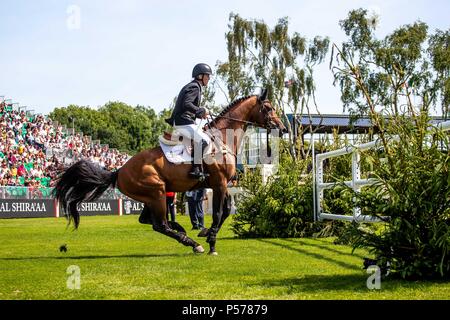 West Sussex, UK. 24 Jun, 2018. Shane Breen reiten kann Ya Makan. IRL. Die Al Shira'aa Derby. Die Al Shira'aa Hickstead Derby treffen. Springen. Der All England Parcours. Hickstead. West Sussex. UK. Tag 5. 24.06.2018. Credit: Sport in Bildern/Alamy leben Nachrichten Stockfoto