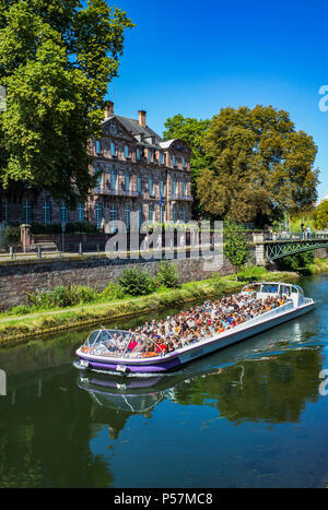 Straßburg, sightseeing tour Bootsfahrt auf der Ill, alte Hôtel de Klinglin des 18. Jahrhunderts, Elsass, Frankreich, Europa, Stockfoto