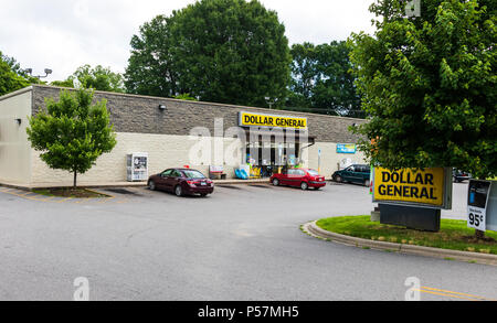 CATAWBA, NC, USA-22. Juni 18: Dollar Allgemein ist eine amerikanische Kette von 16.500 verschiedenen Geschäften, in Goodlettsville, Tennessee. Stockfoto