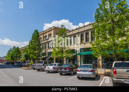 ASHEVILLE, NC, USA-24. Juni 18: Die Grove Arcade, bestehend aus einem ganzen Satz, und dominieren die Innenstadt. Stockfoto