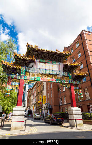 Chinatown Gate, große imperial Torbogen begabte aus Peking, Manchester, UK Stockfoto