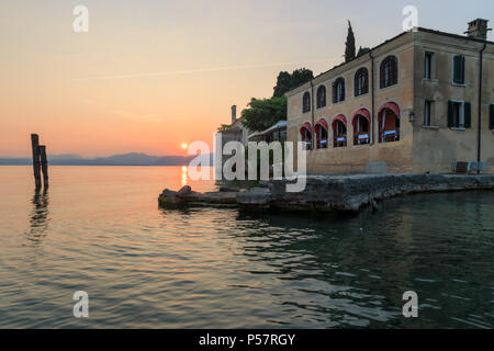 Gardasee, Italien - 29. Mai 2017: schöne Punta San Vigilio am östlichen Ufer des Gardasees, Italien Stockfoto