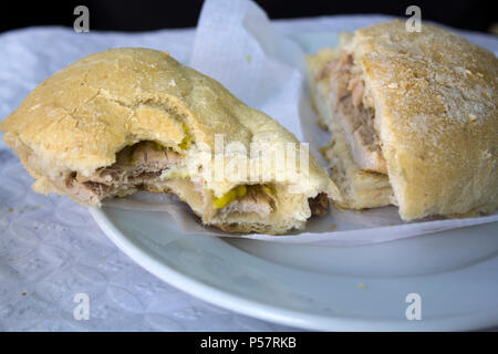 Traditionelle portugiesische Schweinefleisch Rindfleisch sandwich bifana Stockfoto