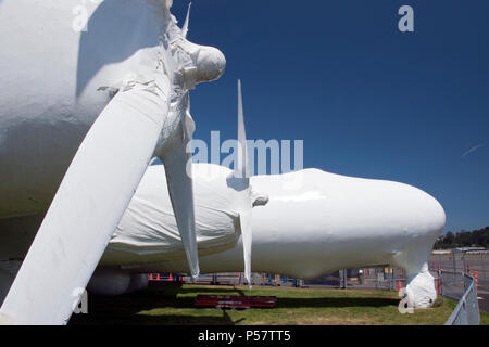 Eine Boeing B-29 Superfortress, verpackt nach der Restaurierung schrumpfen, wartet auf einen Punkt in ein neues Gebäude am Museum der Flug, Boeing, Washington. Stockfoto