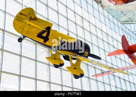 Eine Reproduktion der Gee Bee' Stadt von Springfield", gebaut 1931 Thompson Trophy zu gewinnen, im Museum der Flug, Tukwila Washington hängt. Stockfoto