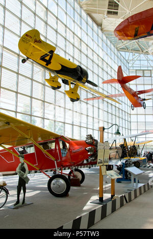 Eine Reproduktion der Gee Bee' Stadt von Springfield", gebaut 1931 Thompson Trophy zu gewinnen, im Museum der Flug, Tukwila Washington hängt. Stockfoto