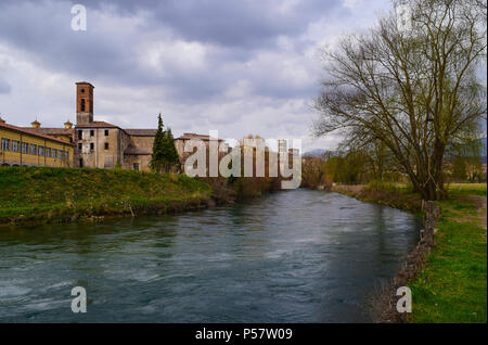 Rieti (Italien) - Der Sabina Stadt, in der Region Latium, unter Mount Terminillo und kreuzte durch den Fluss Velino. Stockfoto