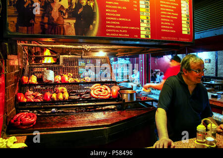 Cafe Verkauf von Fleisch in Port Markt, Montevideo, Uruguay. Es ist der beliebteste Ort für parillas (BBQ) in der Stadt. Stockfoto