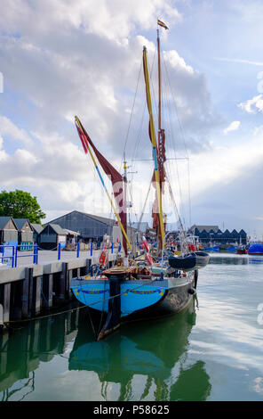 Die Colchester registriert Thames Sailing Barge Greta in Whitstable Hafen. Stockfoto