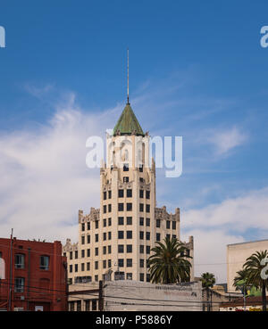 Hollywood First National Bank in Los Angeles, Kalifornien. Es wurde 1928 vom Architekturbüro Meyer&Holler gebaut. Stockfoto