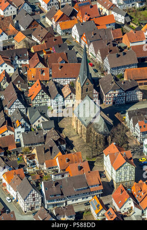 Bezirk Mengerinhausen in Bad Arolsen, mit St. George's Kirche ist typisch für die späten Mittelalter gotische Hallenkirche, Waldeck-Frankenberg distric Stockfoto