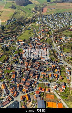 Bezirk Mengerinhausen in Bad Arolsen, mit St. George's Kirche ist typisch für die späten Mittelalter gotische Hallenkirche, Waldeck-Frankenberg distric Stockfoto