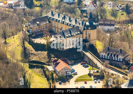 Alte Wachstum mit Schloss Friedrichstein in Bad Wildungen in Hessen. Bad Wildungen, Spa und Badewanne im Landkreis Waldeck-Frankenberg, im Norden Er Stockfoto