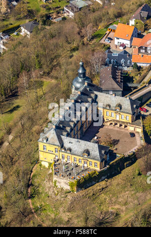 Alte Wachstum mit Schloss Friedrichstein in Bad Wildungen in Hessen. Bad Wildungen, Spa und Badewanne im Landkreis Waldeck-Frankenberg, im Norden Er Stockfoto