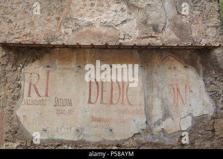 Roman Shop Anmelden die archäologische Stätte von Pompeji (Pompei) in der Nähe von Neapel, Kampanien, Italien. Stockfoto