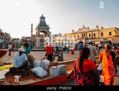 Mysore, Indien - 29. Dezember 2017: Devaraja Market, Mysore alte traditionelle Street Market Stockfoto