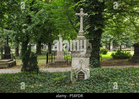 Grab von russischen Adligen Anna Kuhn aufgegeben, geb. Nelidova in Olšany Friedhof in Prag, Tschechische Republik. Die Frau des russischen Offizier starb am 23. November 1872 im Alter von 45 Jahren. Stockfoto