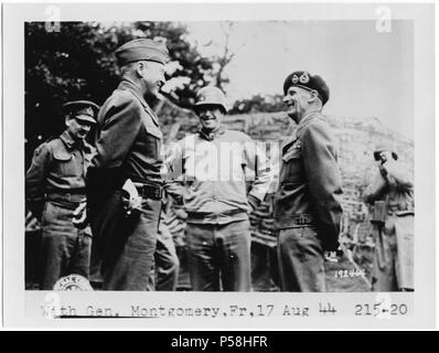 Us-Generäle George Patton & Omar Bradley mit dem Britischen Feldmarschall Bernard Montgomery, Frankreich, 7. Juli 1944 Stockfoto