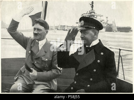 Bundeskanzler Adolf Hitler und Admiral Erich Raeder Überprüfung der deutschen Flotte, Deutschland, 1930 Stockfoto