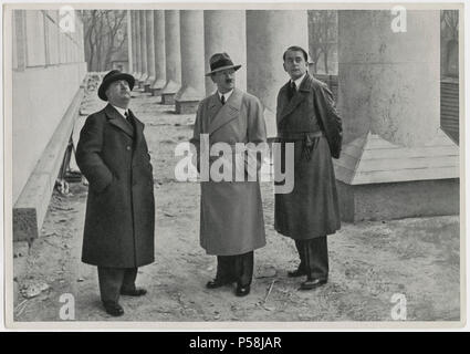 Leonhard Gall, Adolf Hitler, Albert Speer anzeigen Fortschritte am Bau des Hauses der Deutschen Kunst, München, Deutschland, 1937 Stockfoto