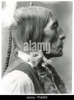 Wolf Robe, südlichen Cheyenne Chief, Kopf und Schultern Profil Portrait, Anfang 1900 Stockfoto