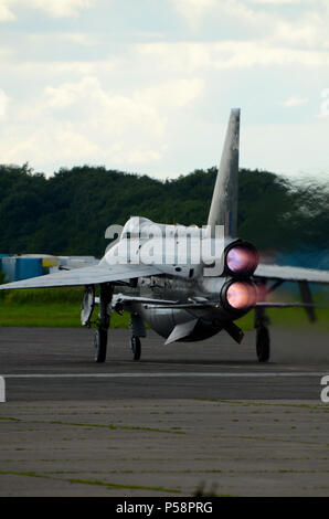 English Electric Lightning Jet Fighter. Demobilisierte RAF Royal Air Force Flugzeuge im Kalten Krieg. In Bruntingthorpe mit Blitz Erhaltung Gruppe Stockfoto