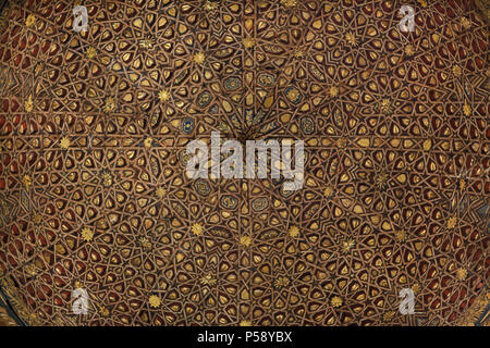 Halbkugelförmigen Dach mit Mudéjar interlace Dekoration von García del Barco und Juan Rodríguez vom Ende des 15. Jahrhunderts entworfen von Cárdenas Palace in Torrijos (Provinz Toledo, Spanien), das jetzt im Nationalen Archäologischen Museum (Museo Arqueológico Nacional) in Madrid, Spanien. Stockfoto