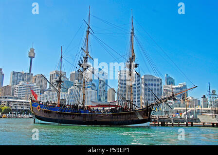 Replik von James Cook HMB Endeavour, Sydney, Australien Stockfoto